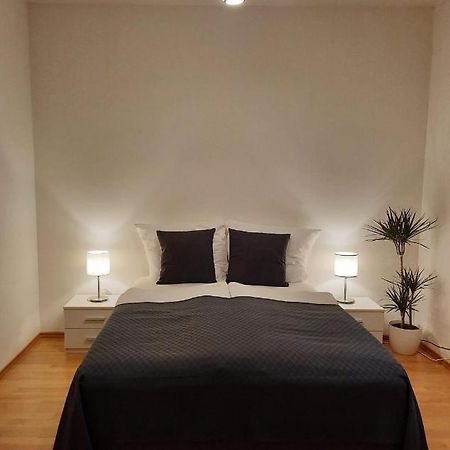 Apartment Prague-2 Rooms Free Parking Exteriör bild