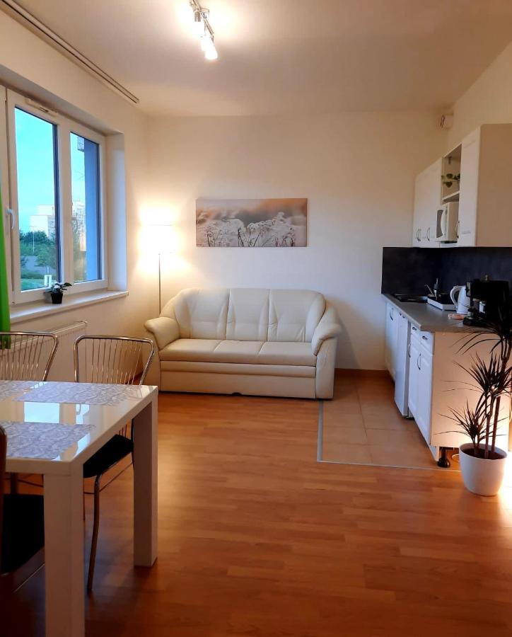 Apartment Prague-2 Rooms Free Parking Exteriör bild