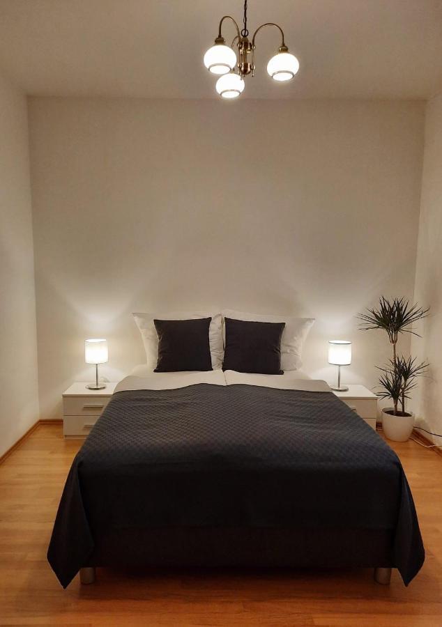 Apartment Prague-2 Rooms Free Parking Exteriör bild
