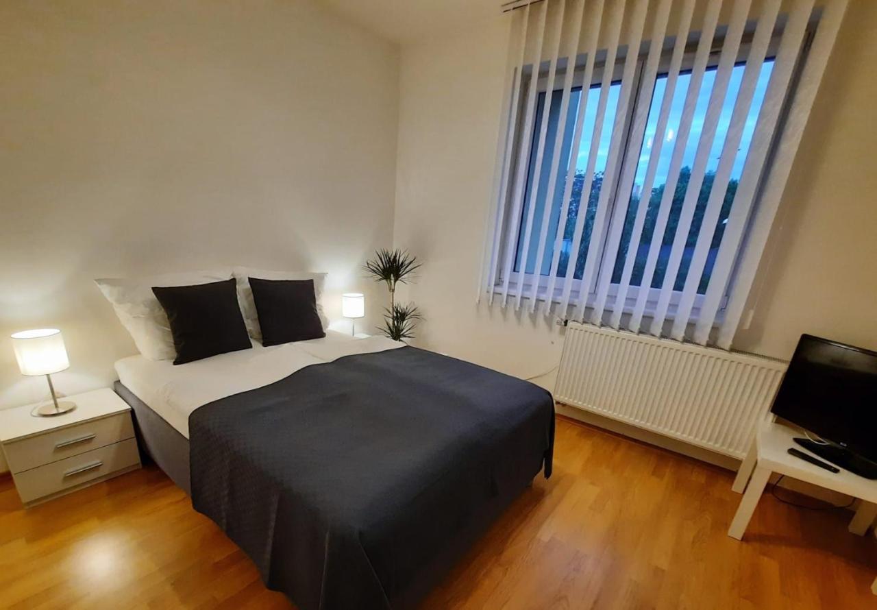 Apartment Prague-2 Rooms Free Parking Exteriör bild