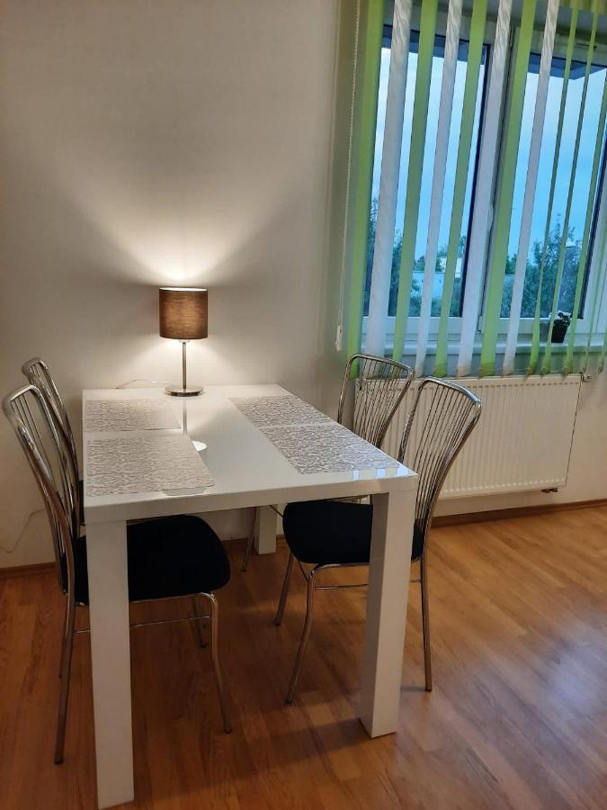 Apartment Prague-2 Rooms Free Parking Exteriör bild